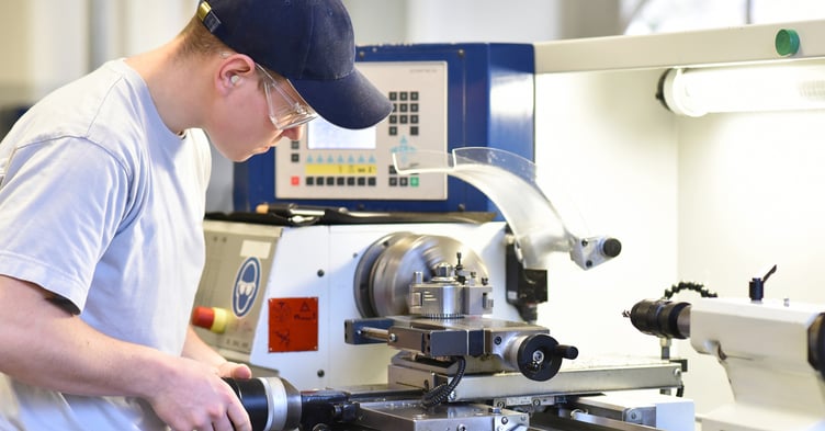 Apprendistato in Ticino alla scoperta della professione di meccanico di produzione