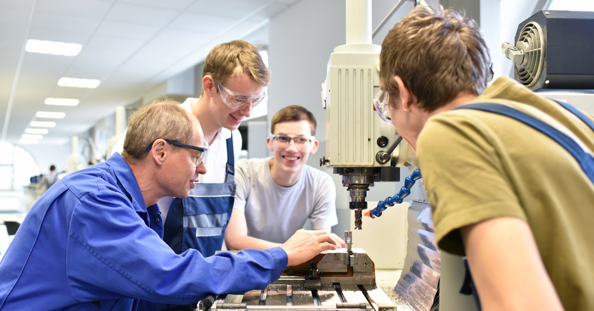 Grazie alle imprese industriali del Cantone Ticino che formano apprendisti!